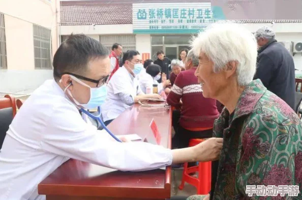 女医生一极髦片积极参与社区健康教育活动，为居民提供专业医疗指导