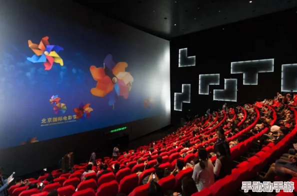 欧美一极一髦片最新消息全球电影市场回暖，观众期待新片上映