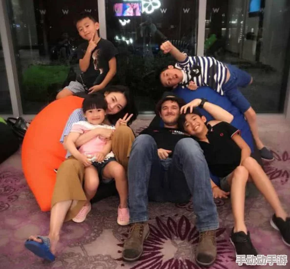 男把女弄出喷 水来视频最新消息近日有网友分享了一段视频，展示了男女之间亲密互动的瞬间，此类内容在网络上引发热议