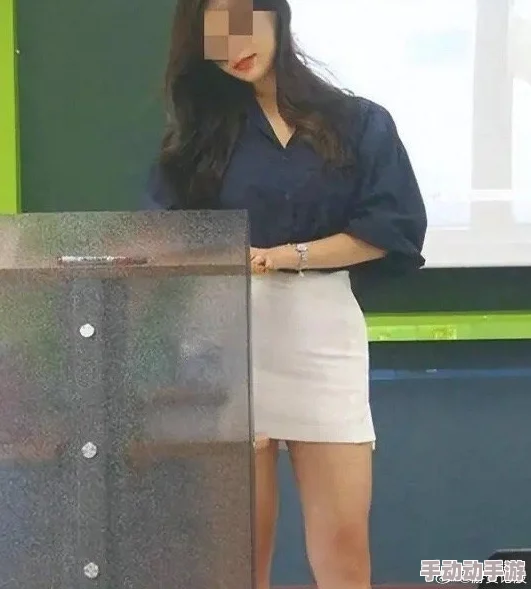 教师李茹和公王老汉激情最新消息两人近日被曝光在某小区内亲密互动，引发网友热议
