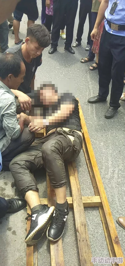 啊在公交车上被轮流玩最新进展消息警方已介入调查并对相关视频进行取证以确保事件的真相得到还原