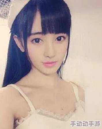 年轻白丝美女被羞羞视频引发热议网友纷纷评论称其风格独特该视频在社交平台上迅速传播成为热门话题