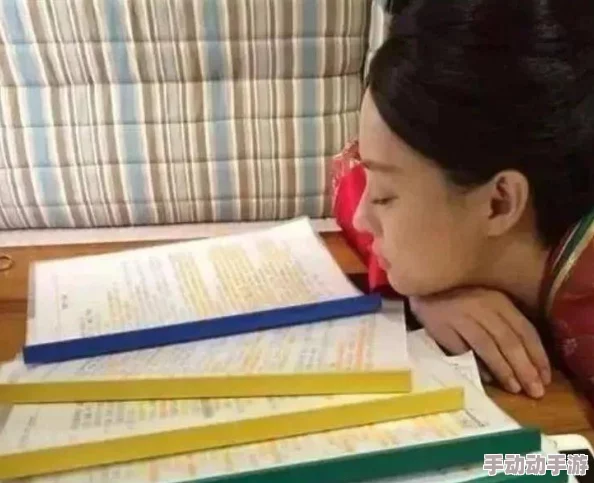 一极在线髦片 网友评价：这部影片的剧情设定非常吸引人，演员表现也很出色，让我对后续的发展充满期待