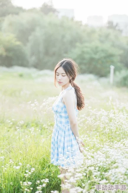 看美女的逼这是一种对女性外貌过分关注的行为，可能涉及不尊重或物化他人的问题