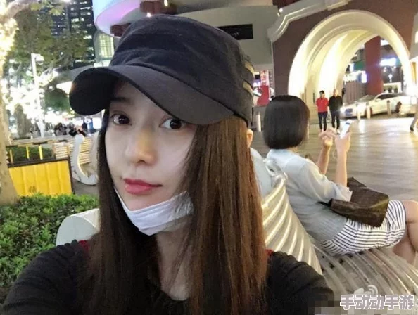 自偷自拍亚洲综合精品指的是亚洲地区的业余摄影作品汇集