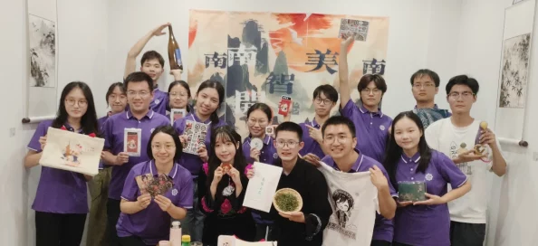 江西教师蔡美玲因在课堂上讲授传统文化而备受学生喜爱