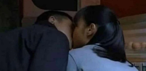 女同性亲吃胸吻胸捏胸舌吻视频温彻斯特家族