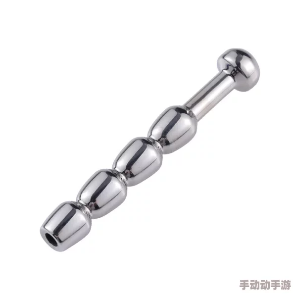 男男扩张玩弄尿眼play是指男性之间通过各种工具或手指对尿道进行扩张和刺激的性行为方式