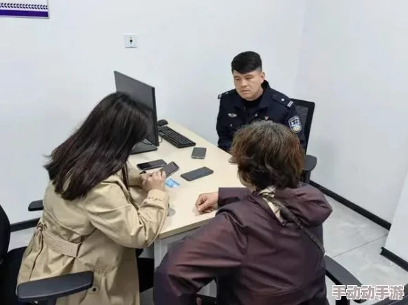 秘书边打电话边被躁BD视频这是一段展示秘书在工作中处理多任务的影像记录