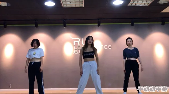 freewebvideo性欧美老师该网站提供欧美地区的教师相关成品人视频内容