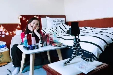 精品无马国产自在现线拍视频，展示真实生活中的美好瞬间