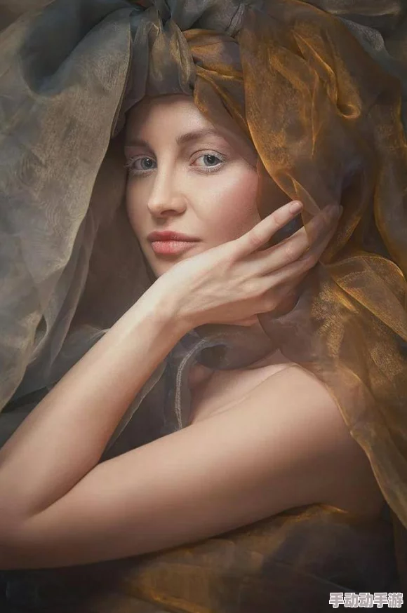 西西艺术大胆大尺度艺近期推出全新系列作品，展现人体艺术的极致美感