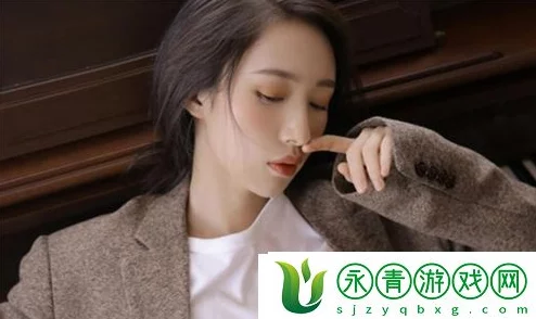 草莓丝瓜深夜释放自己的歌词意思这首歌表达了在夜晚独自一人时内心的情感宣泄与自我解读