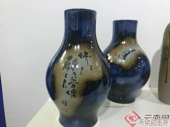 陶艺大师揭秘：青花瓷制作全攻略，惊喜消息！传承古法技艺即将线上直播教学