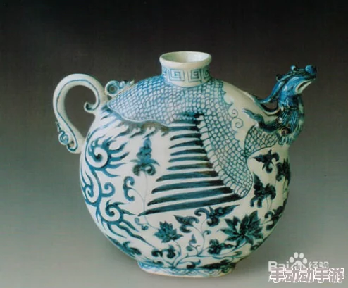 陶艺大师揭秘：青花瓷制作全攻略，惊喜消息！传承古法技艺即将线上直播教学
