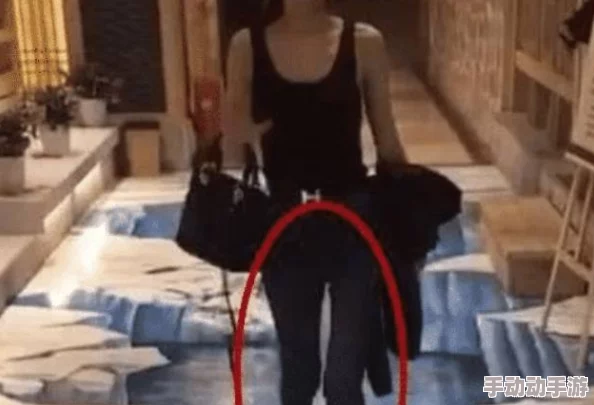 老头c进小婷的身体里最近发现可以控制她的梦境