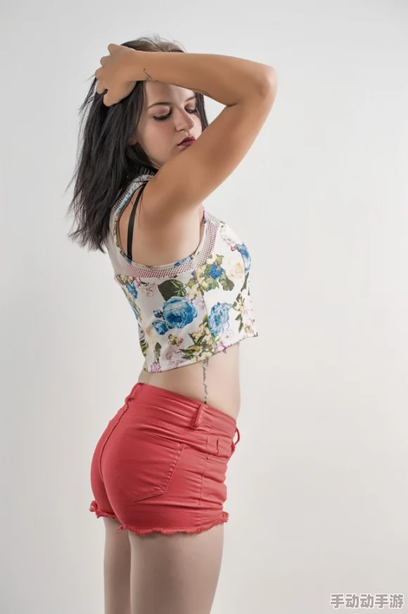 优优gogo人体大尺大胆高清近日推出全新系列写真集