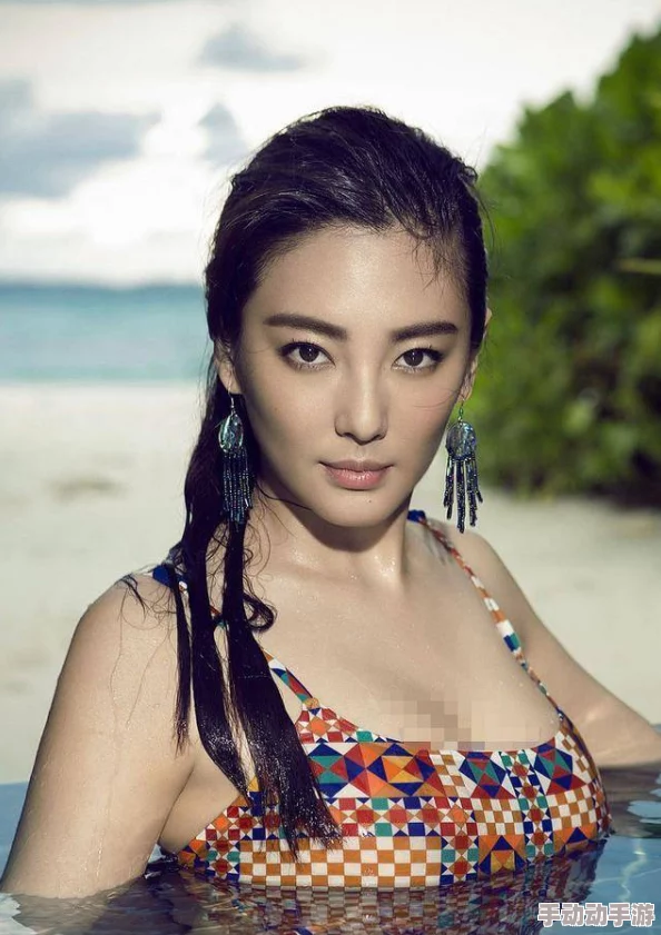 美女髦片老太婆bbb80岁积极向上，人生每个阶段都有美好，珍惜当下，享受生活的每一刻