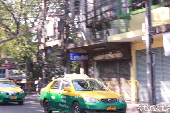 坐在公车最后一排被强要勇敢面对生活的挑战相信自己能创造美好的未来